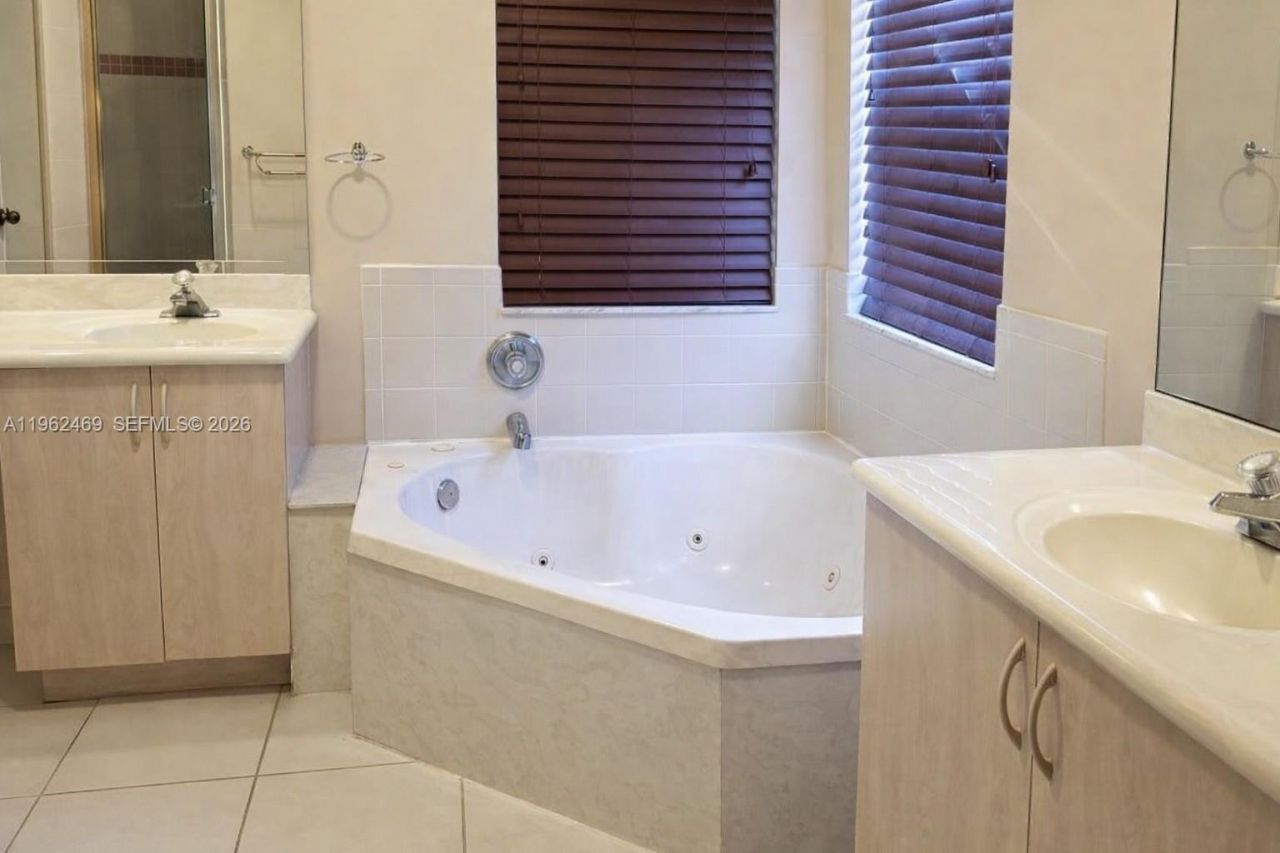 7645 NW 19th Ct, Unit 1, Pembroke Pines, FL 33024 Photo