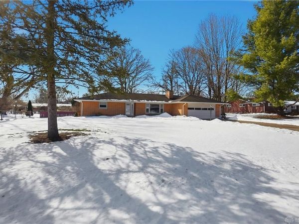 1040 Grove Hill Drive, Beavercreek, OH 45434