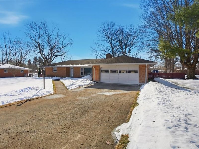 1040 Grove Hill Drive, Beavercreek, OH 45434 Photo 4