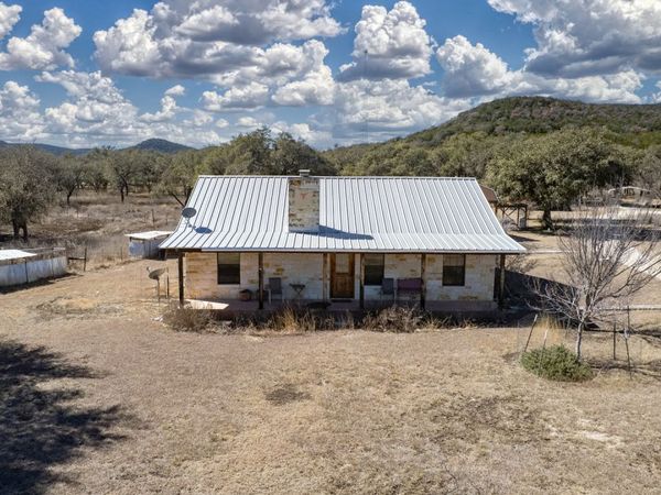 149 Red Oak Road, Leakey, TX 78873