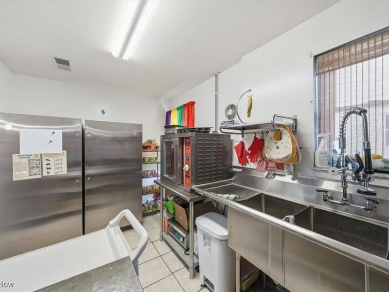 250 Winckles Street, Elyria, OH 44035 Photo 11