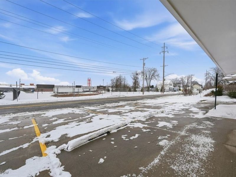 250 Winckles Street, Elyria, OH 44035 Photo 4