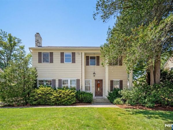 232 W Midland Avenue, PARAMUS, NJ 07652