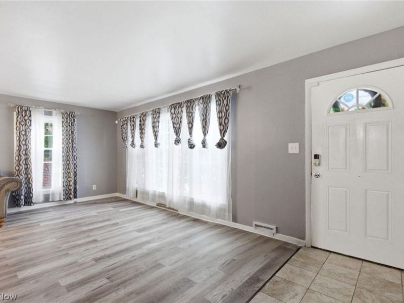 1934 Beverly Hills Drive, Euclid, OH 44117 Photo 2