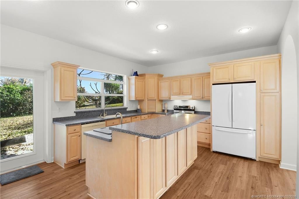 2228 NE Center Circle, Jensen Beach, FL 34957 Photo