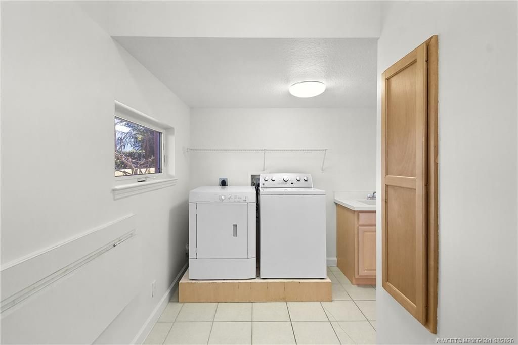 2228 NE Center Circle, Jensen Beach, FL 34957 Photo