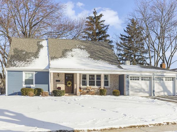 35 CLOVERDALE Lane, Schaumburg, IL 60194