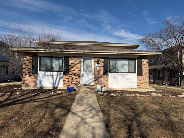 29W526 Winchester Circle, Unit 2N, Warrenville, IL 60555