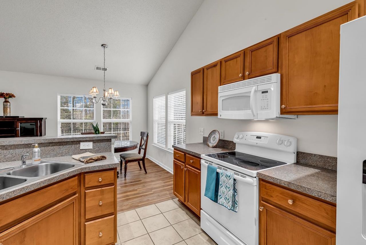 765 Riverward Dr. Photo 23