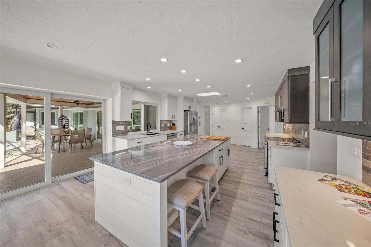 8560 Heron Lagoon Circle, Sarasota, FL 34242 Photo