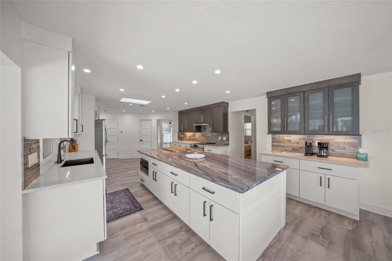 8560 Heron Lagoon Circle, Sarasota, FL 34242 Photo