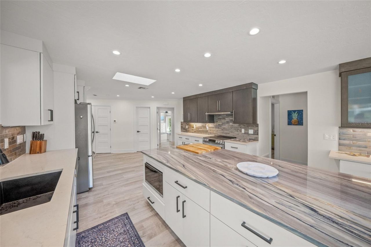 8560 Heron Lagoon Circle, Sarasota, FL 34242 Photo