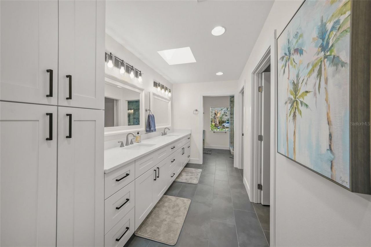 8560 Heron Lagoon Circle, Sarasota, FL 34242 Photo