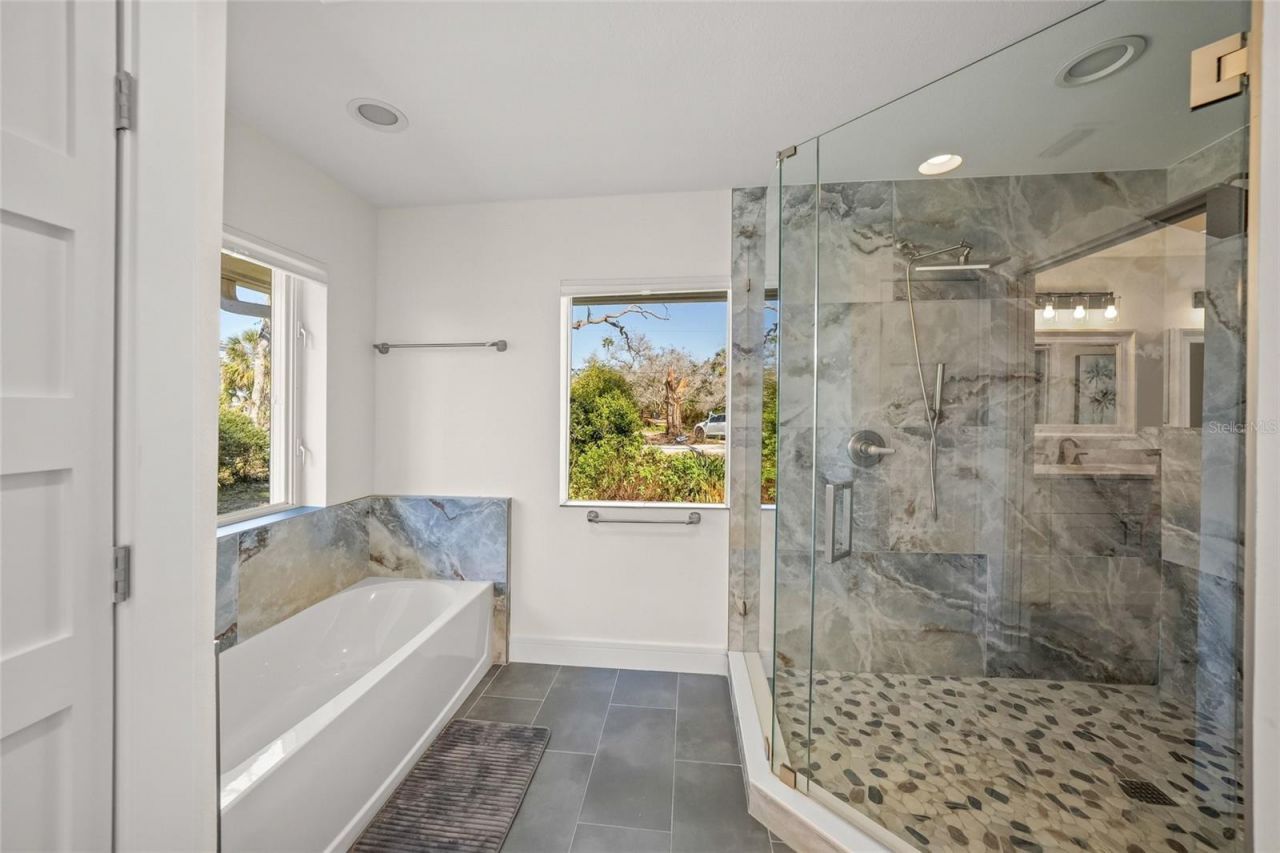 8560 Heron Lagoon Circle, Sarasota, FL 34242 Photo