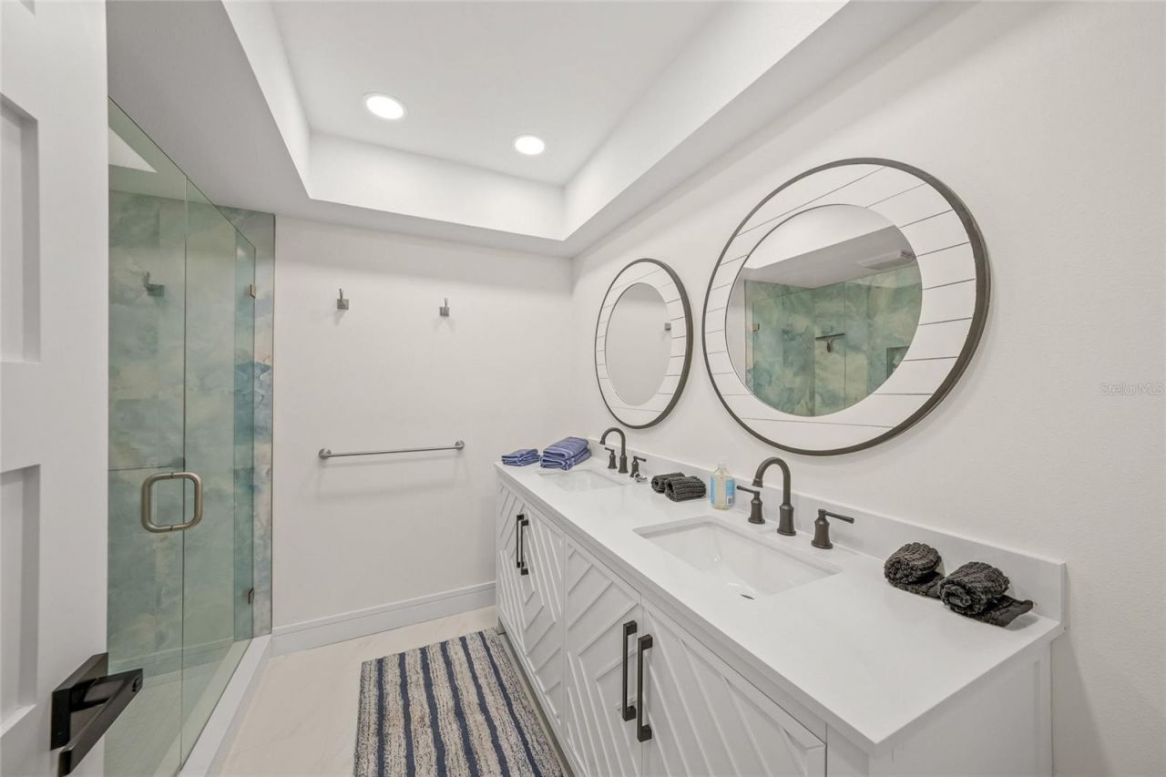 8560 Heron Lagoon Circle, Sarasota, FL 34242 Photo