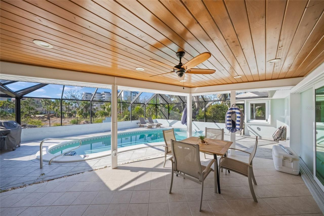 8560 Heron Lagoon Circle, Sarasota, FL 34242 Photo