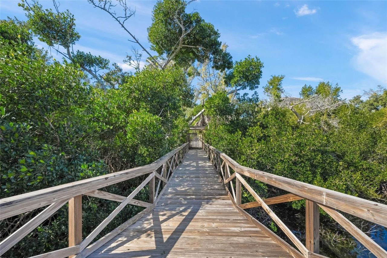 8560 Heron Lagoon Circle, Sarasota, FL 34242 Photo