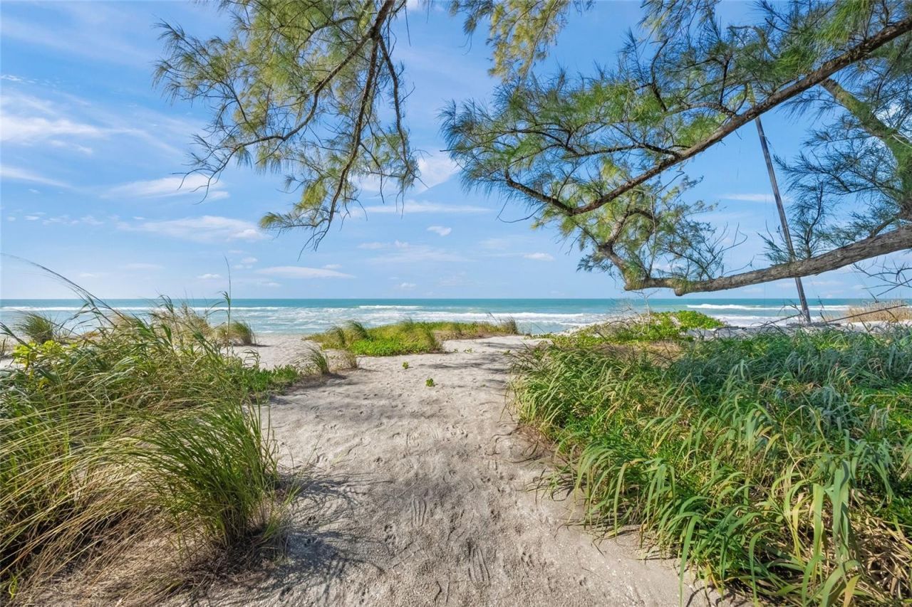 8560 Heron Lagoon Circle, Sarasota, FL 34242 Photo