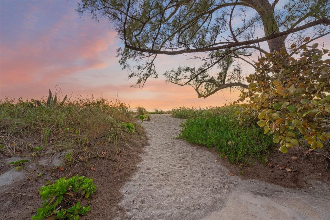 8560 Heron Lagoon Circle, Sarasota, FL 34242 Photo