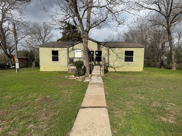 118 W 8th ST, Flatonia, TX 78941