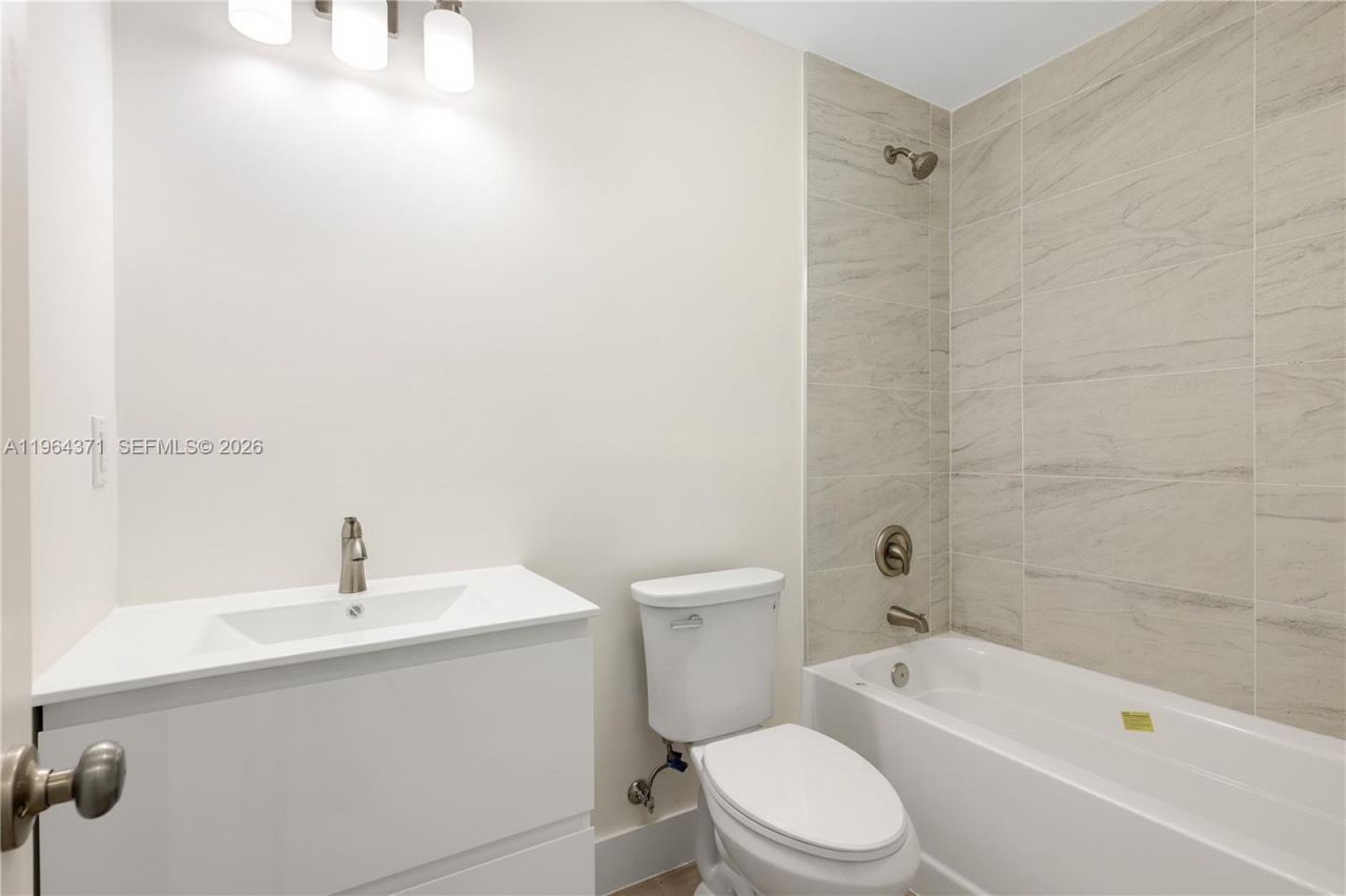 10675 NW 30th Pl , Unit 1, Sunrise, FL 33322 Photo