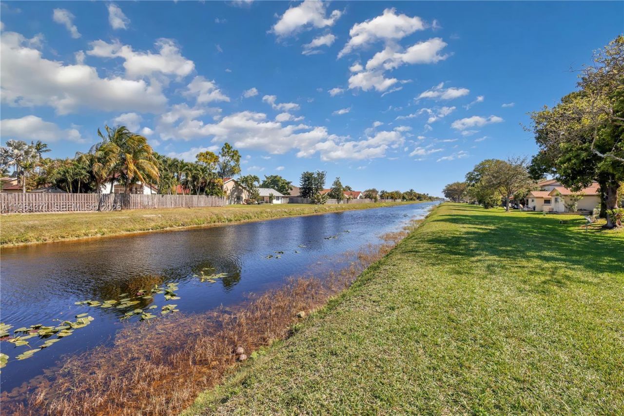 10675 NW 30th Pl , Unit 1, Sunrise, FL 33322 Photo