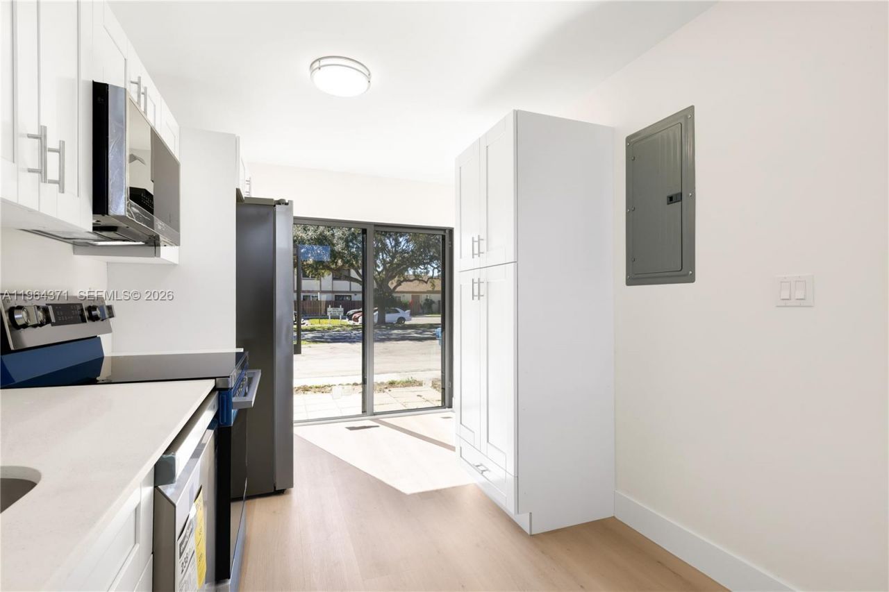 10675 NW 30th Pl , Unit 1, Sunrise, FL 33322 Photo