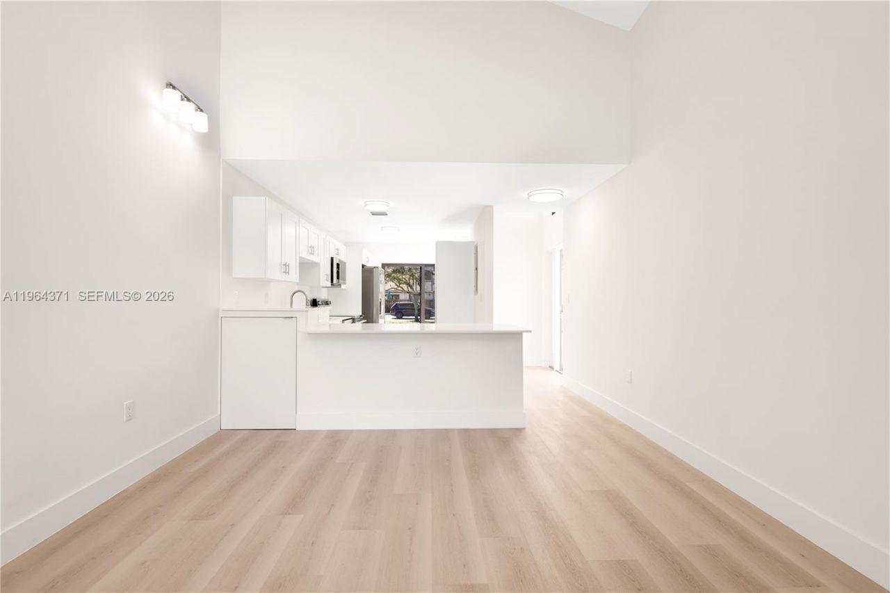 10675 NW 30th Pl , Unit 1, Sunrise, FL 33322 Photo