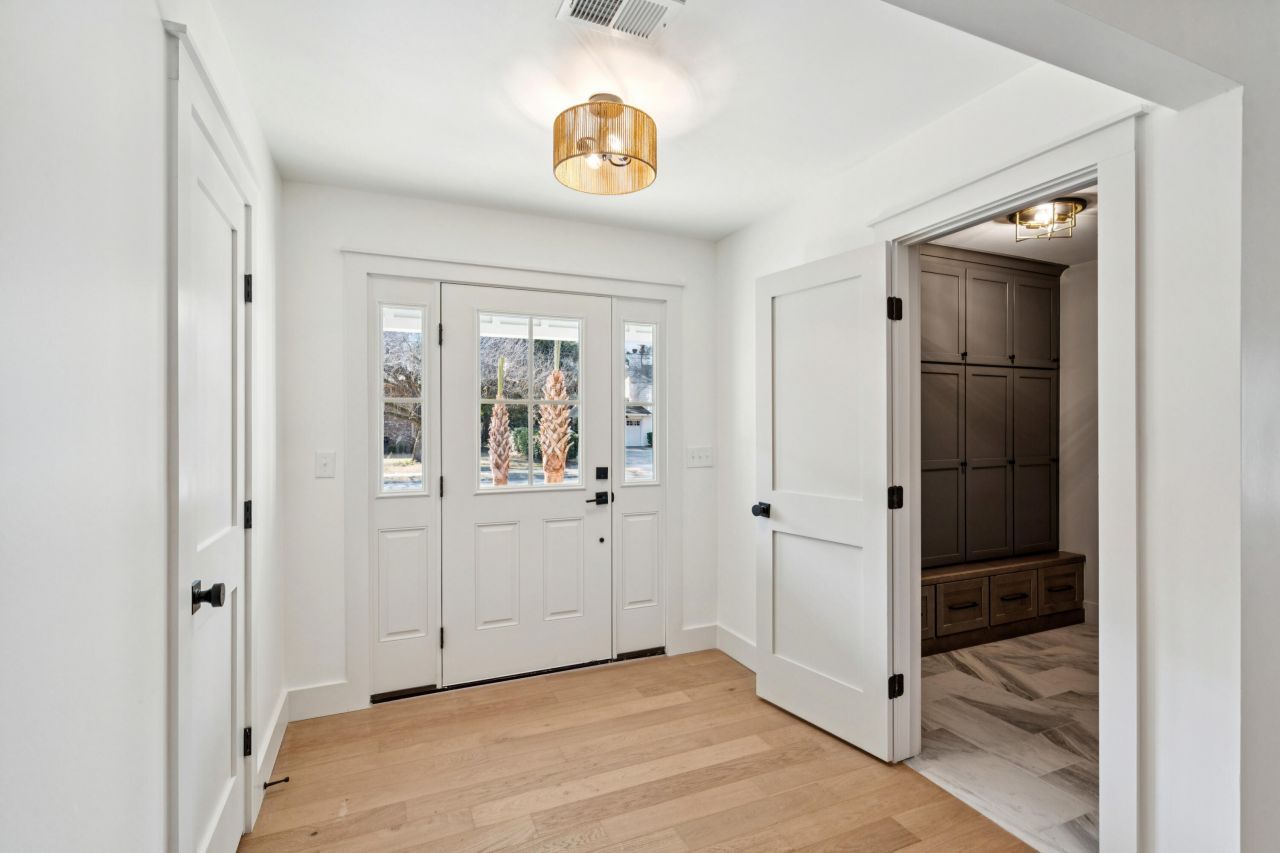 980 Cottingham Drive Photo 10