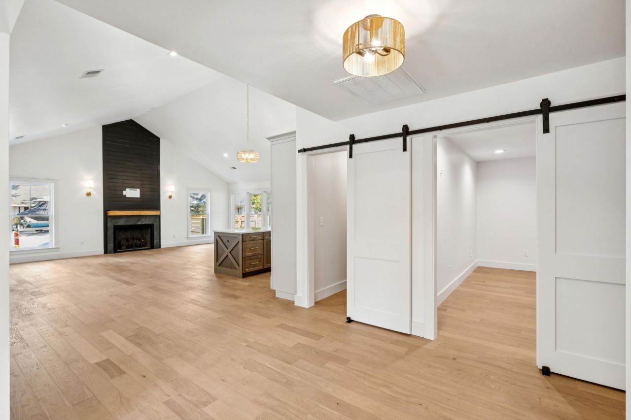 980 Cottingham Drive Photo 11