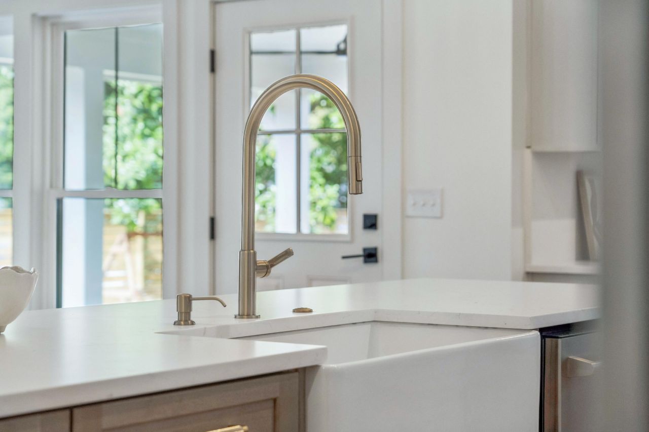 980 Cottingham Drive Photo 13