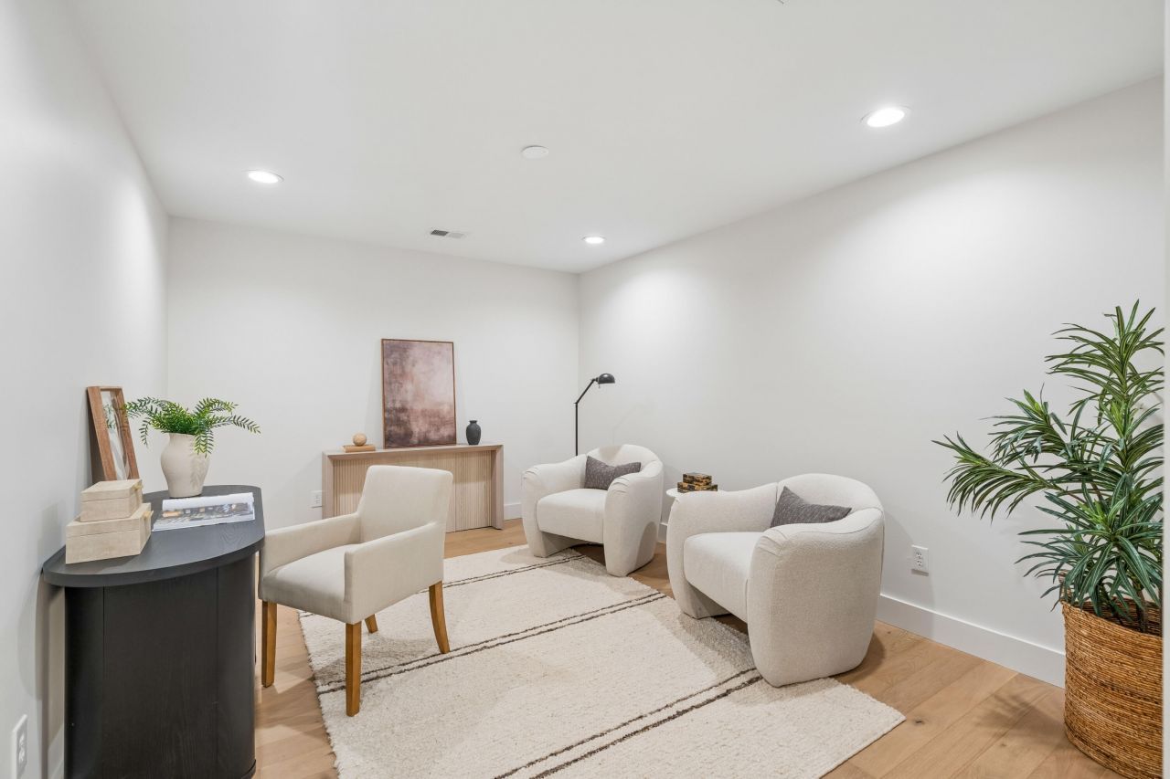 980 Cottingham Drive Photo 30