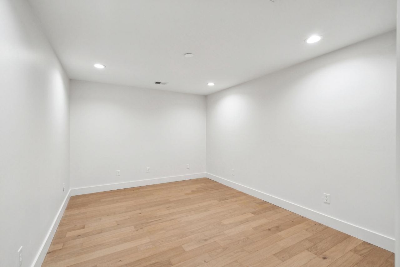 980 Cottingham Drive Photo 30