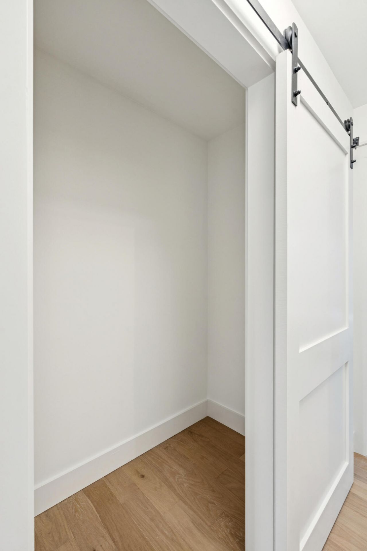 980 Cottingham Drive Photo 36