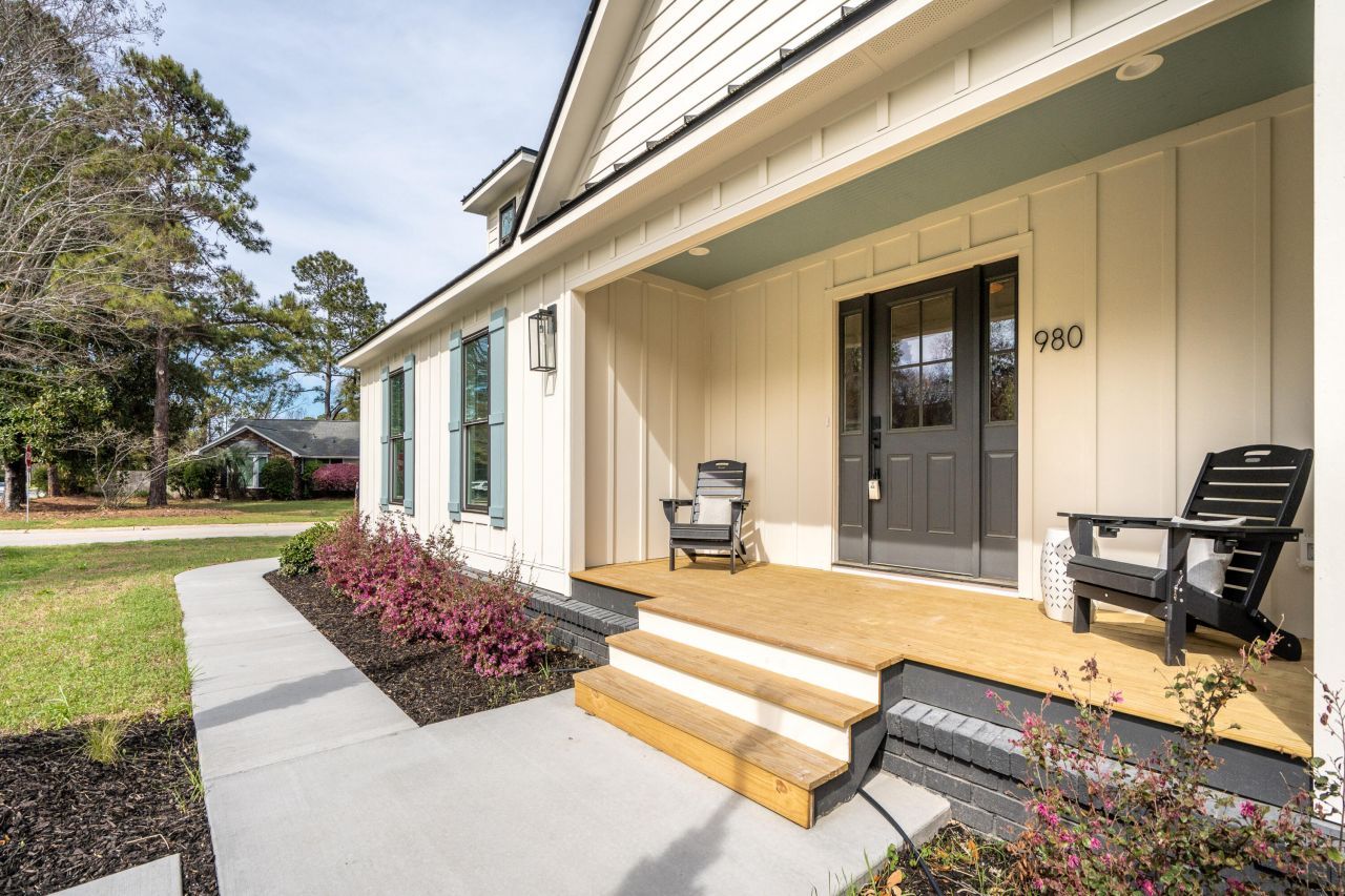 980 Cottingham Drive Photo 4