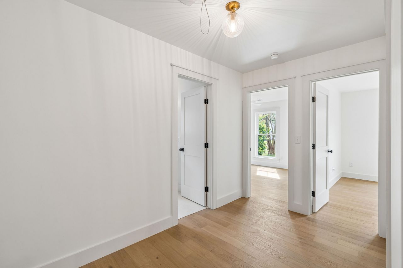 980 Cottingham Drive Photo 45