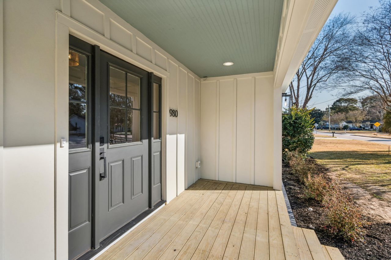 980 Cottingham Drive Photo 7