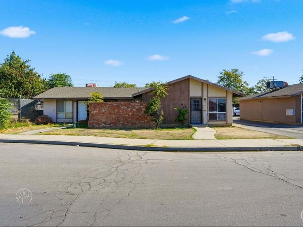 1912 - 1916 Hasti Acres Drive, Bakersfield, CA 93309