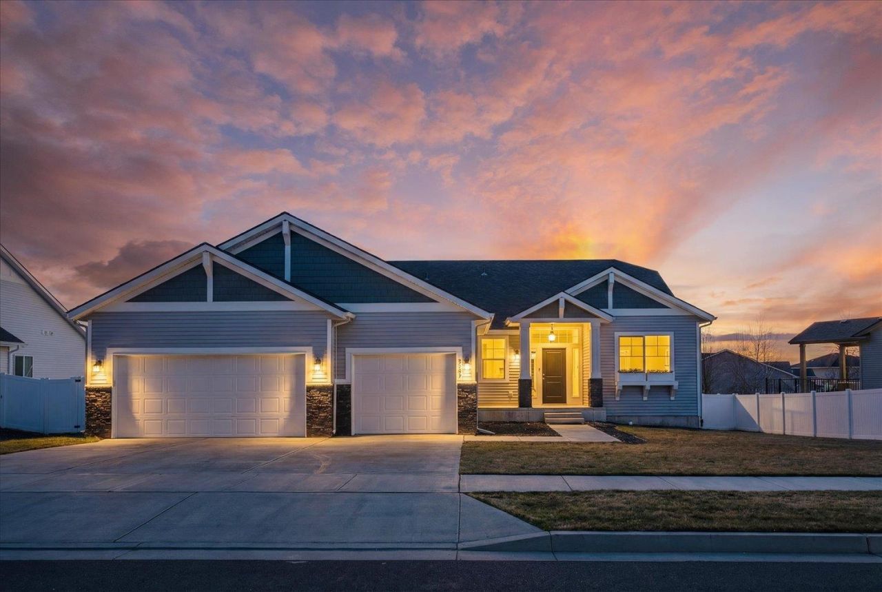 3207 W Westview Ave, Spokane, WA 99208 Main Photo