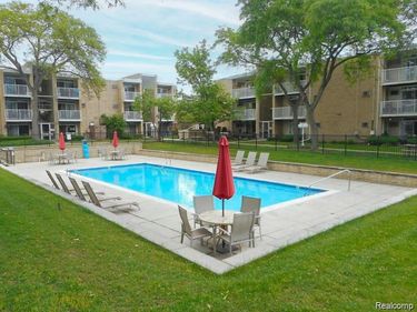 4909 Crooks Road, Royal Oak, MI 48073