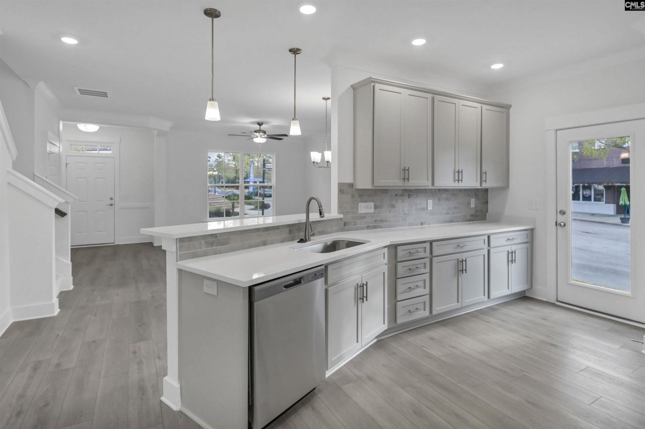 500 Adelaide Court Photo 11