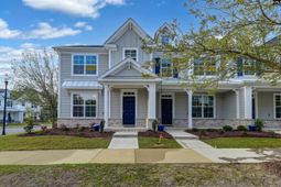 500 Adelaide Court photo 4