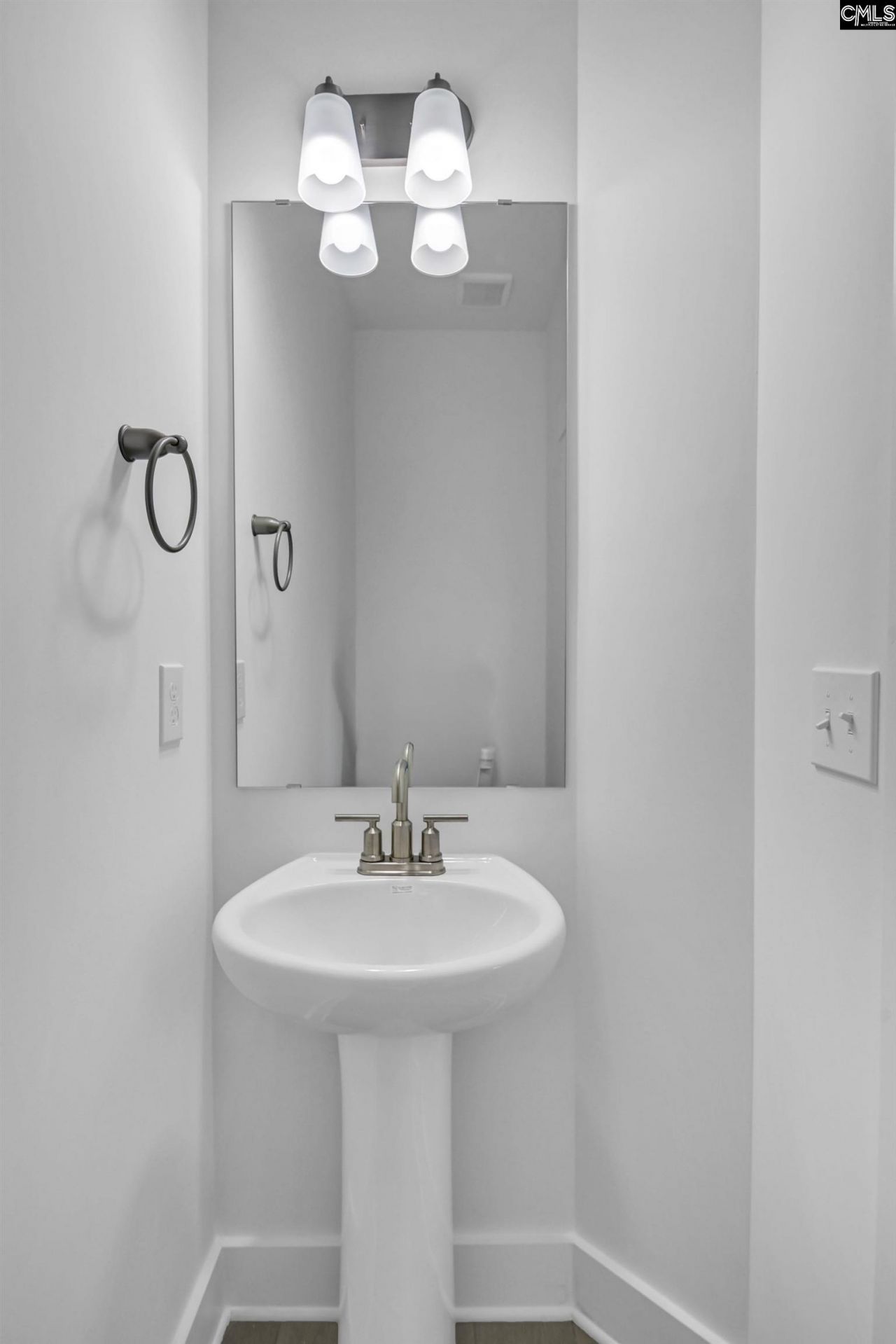 500 Adelaide Court Photo 24