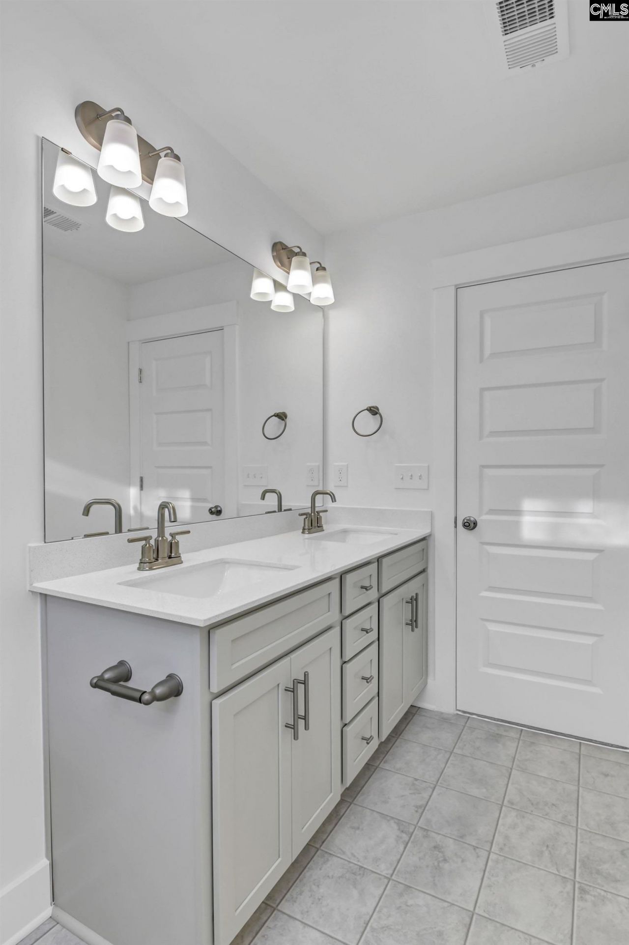 500 Adelaide Court Photo 32