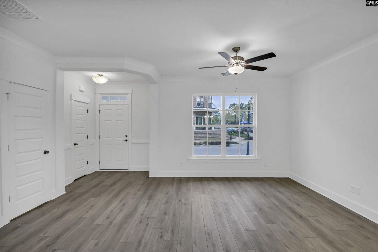 500 Adelaide Court Photo 6