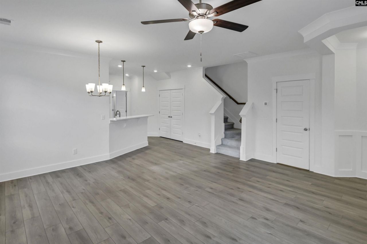 500 Adelaide Court Photo 7