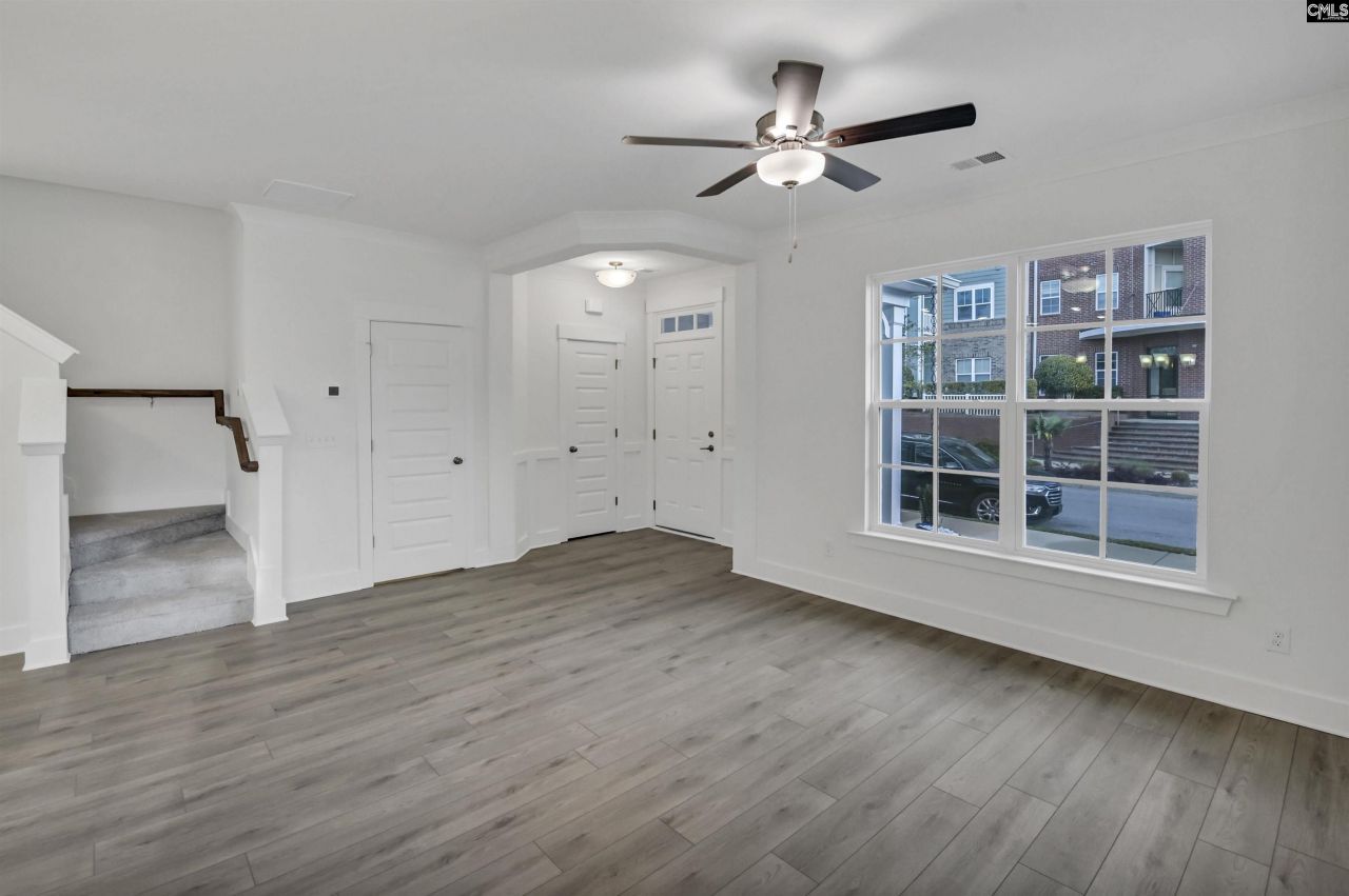 500 Adelaide Court Photo 8