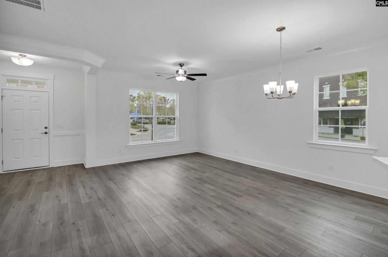 500 Adelaide Court Photo 9