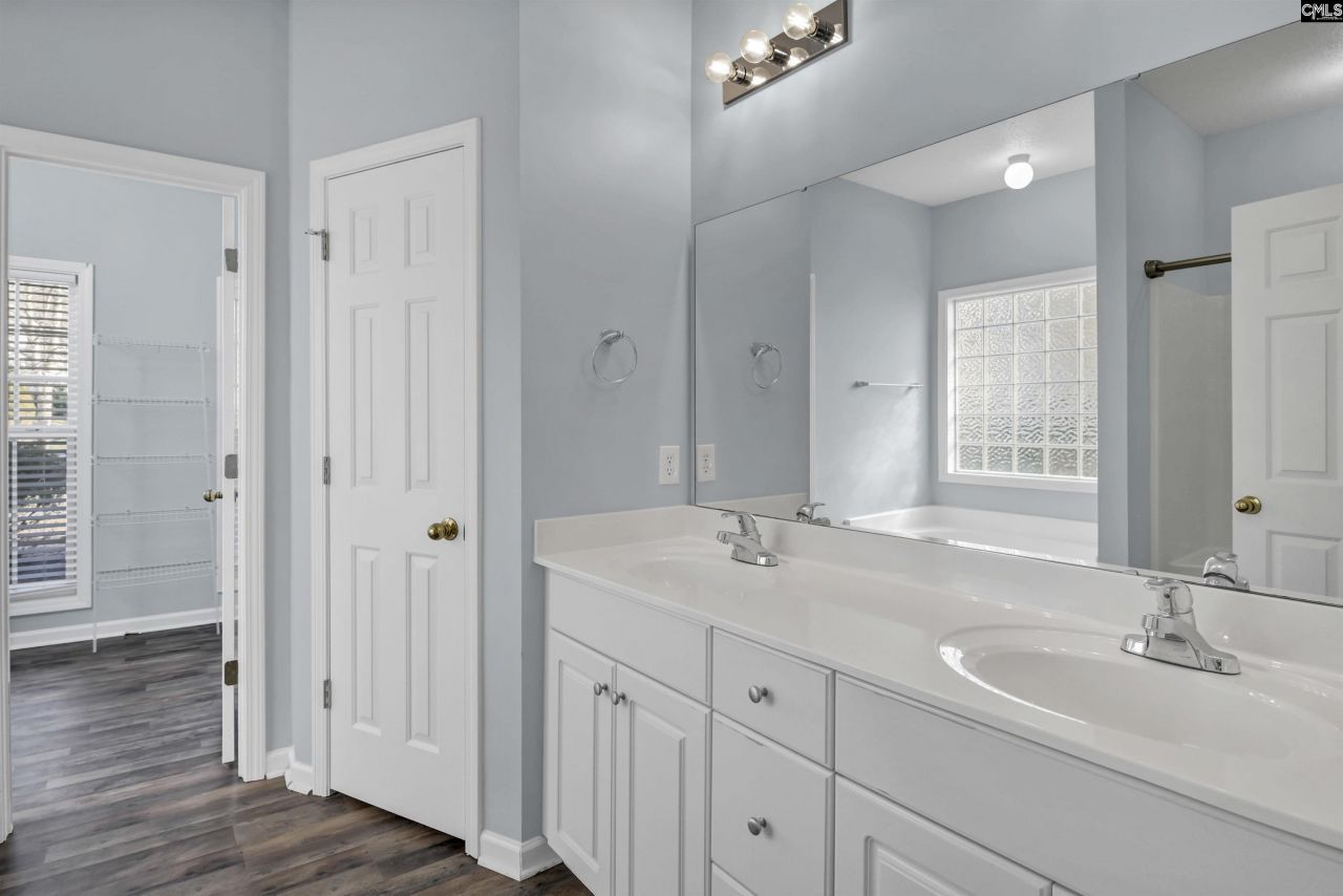 313 Castleburg Lane Photo 26