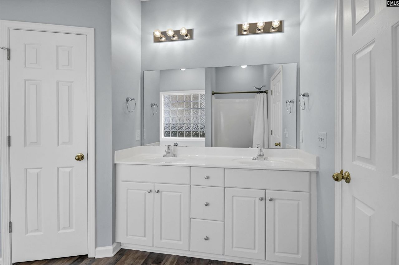 313 Castleburg Lane Photo 30